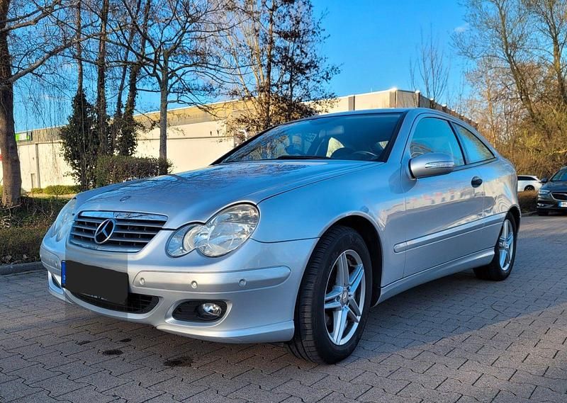 Gebraucht Mercedes C180 143 PS (105 kW) 2007 Silber Coupé
