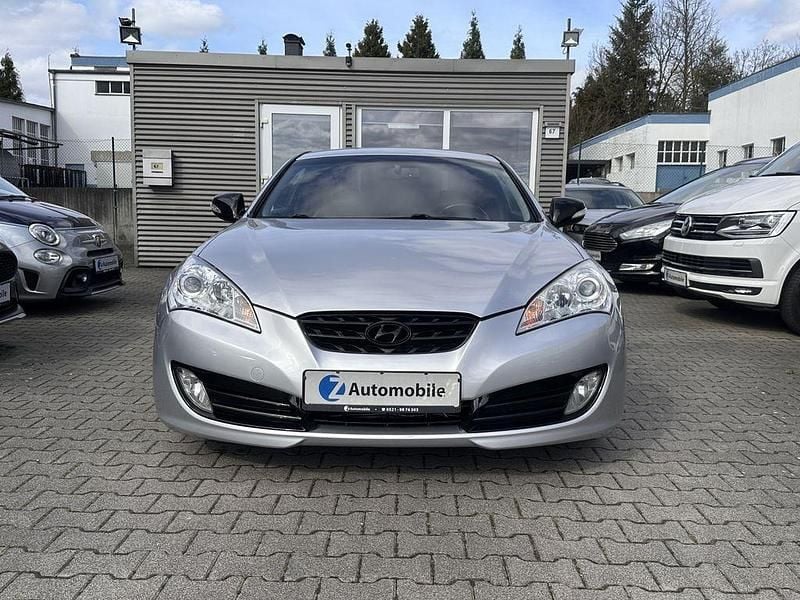 Gebraucht Hyundai Genesis 303 PS (222 kW) 2012 Sleek silver Coupé