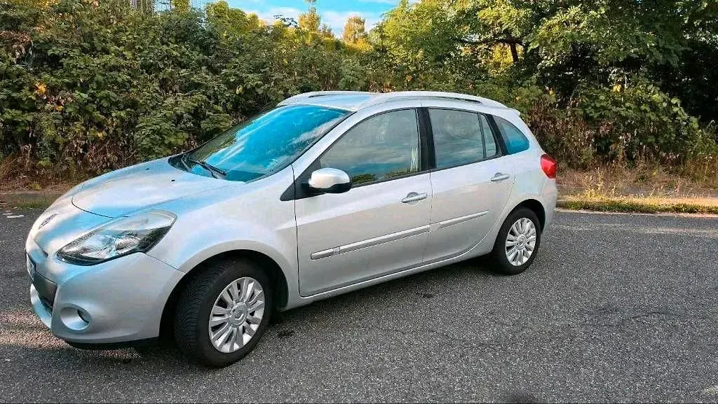 Gebraucht Renault Clio GrandTour 101 PS (74 kW) 2009 Silber Kombi