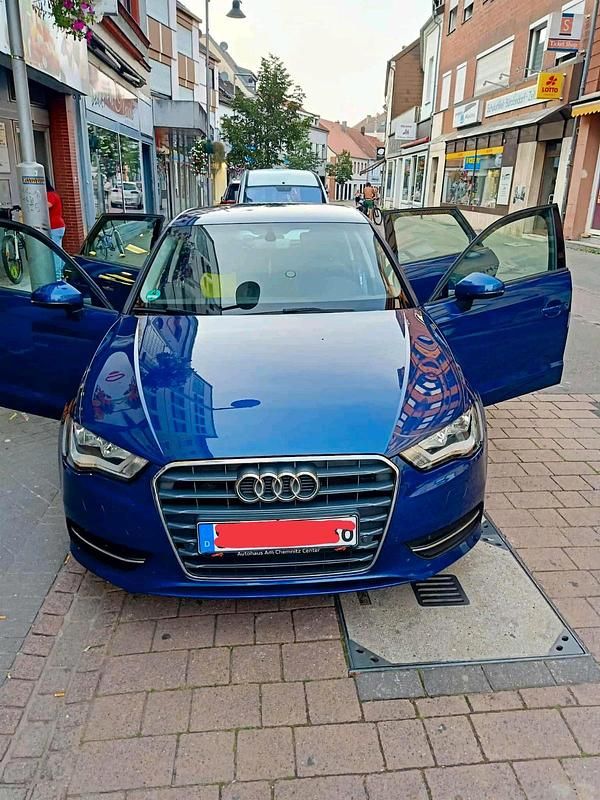 Blau Gebraucht 2015 Audi A3 Sportback Kombi | 11.000 € (Fairer Preis) - Bild 1/4