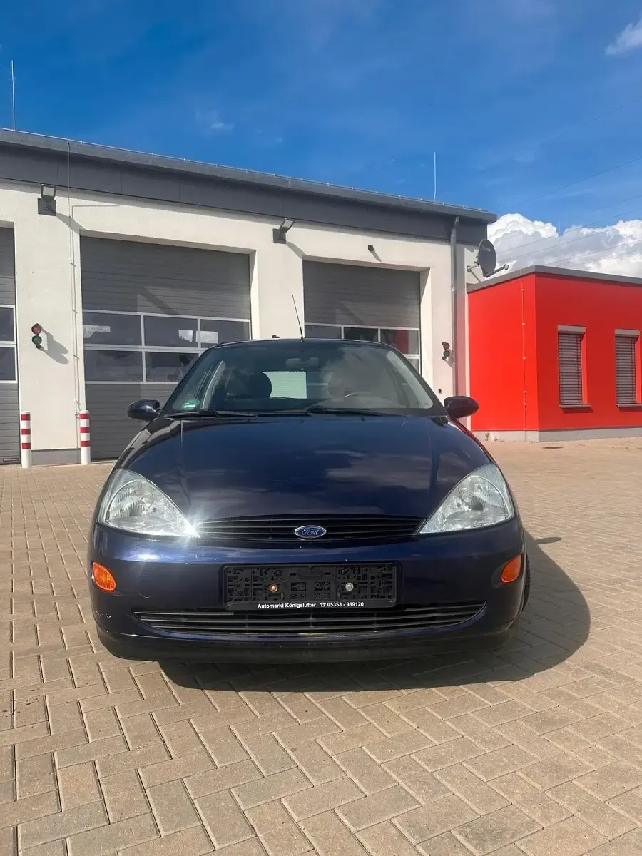 Usata Ford Focus 75 CV (55 kW) 1999 Blu Berlina