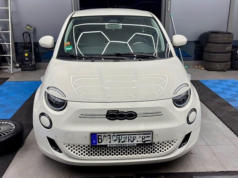 Weiß Gebraucht 2021 Fiat 500e Red Limousine | 12.999 € (Superpreis) - Bild 1/3