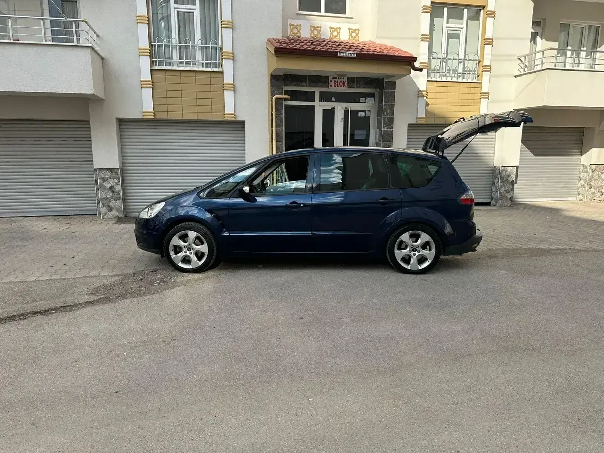 Gebraucht Ford S-MAX Trend 140 PS (102 kW) 2009 Blau Van / Kleinbus