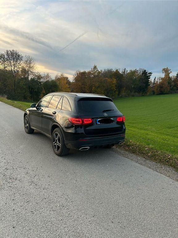 Gebraucht Mercedes GLC300e AMG 320 PS (235 kW) 2021 Schwarz SUV