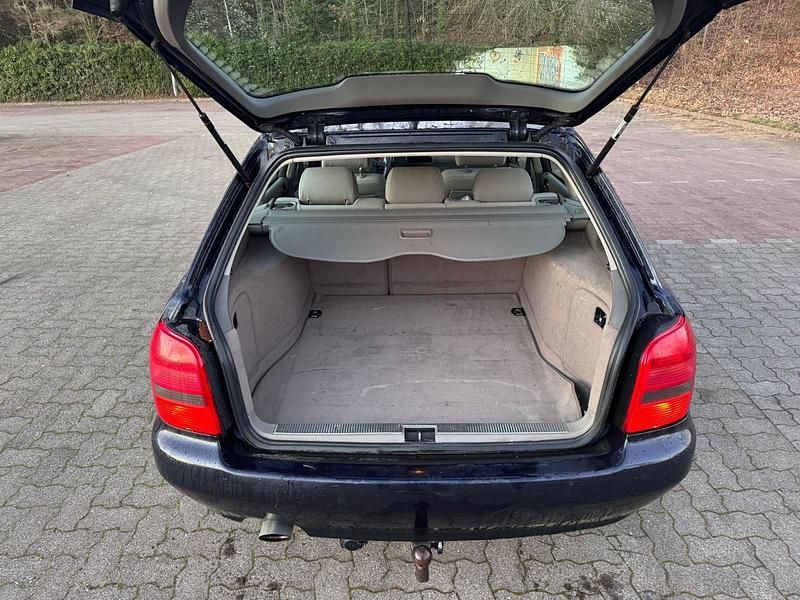 Gebraucht Audi A4 125 PS (91 kW) 1999 Blau Kombi