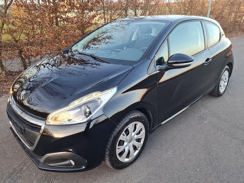 Gebraucht Peugeot 208 Active 82 PS (60 kW) 2016 Schwarz Kleinwagen