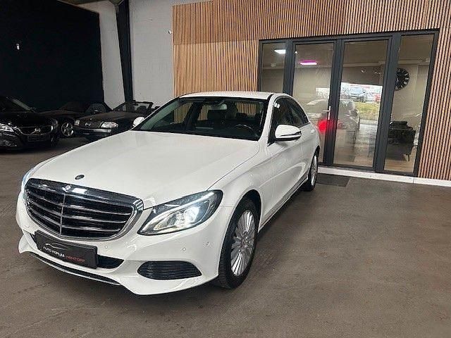 Weiß Gebraucht 2015 Mercedes C180 Limousine | 12.950 € (Guter Preis) - Bild 1/4