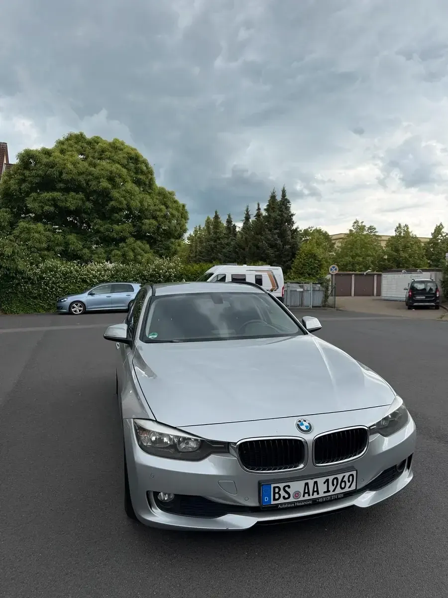Gebraucht BMW 318 143 PS (105 kW) 2013 Silber Kombi