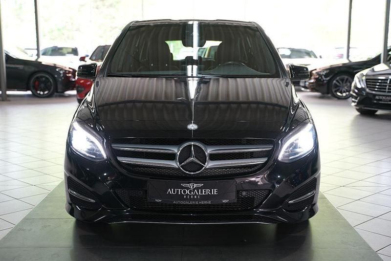 Gebraucht Mercedes B180 122 PS (89 kW) 2017 Schwarz Kleinwagen