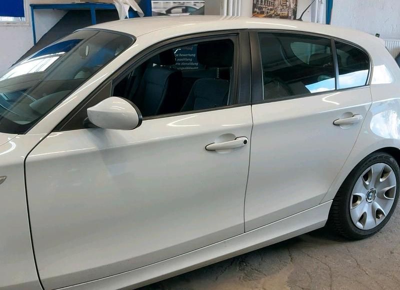 Gebraucht BMW 120 Advantage 143 PS (105 kW) 2009 Weiß Kleinwagen