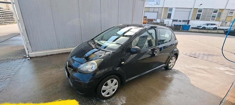 Gebraucht Toyota Aygo 69 PS (50 kW) 2009 Schwarz Kleinwagen