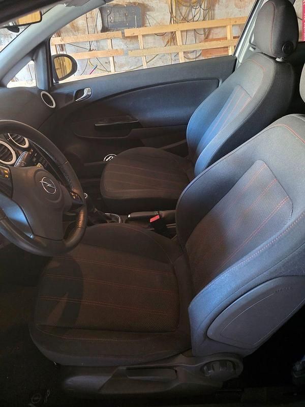 Weiß Gebraucht 2010 Opel Corsa Color Edition Kleinwagen | 2.150 € (Superpreis) - Bild 1/4