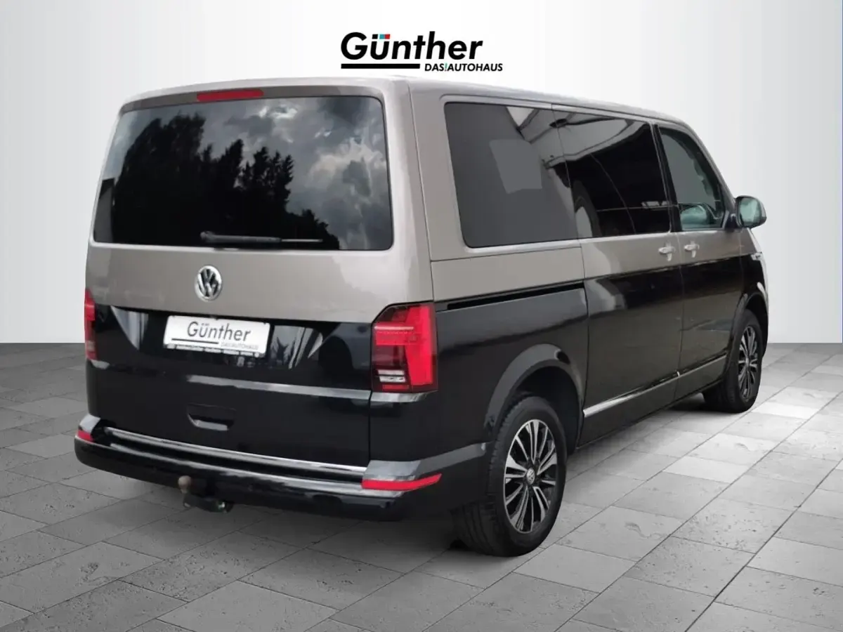 Gebraucht VW Multivan Generation Six 204 PS (150 kW) 2022 Mojave beige metallic/ deep bl Van / Kleinbus