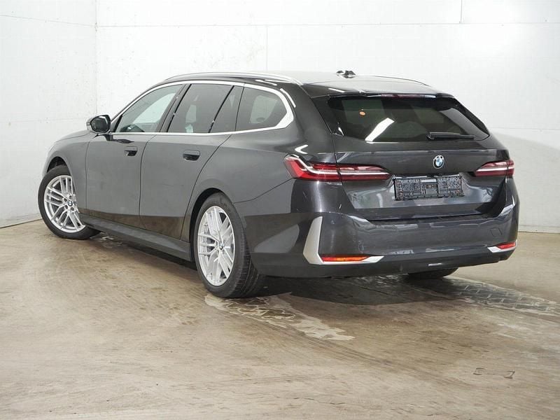 Second-hand BMW 520 Comfort Edition 197 CP (144 kW) 2024 Negru Break