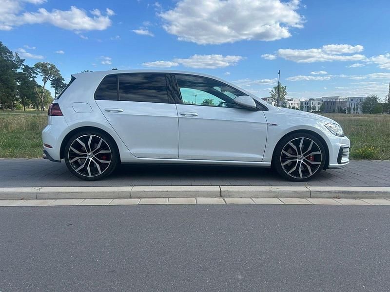 Weiß Gebraucht 2018 VW Golf VII GTI Kleinwagen | 17.500 € (Guter Preis) - Bild 1/4