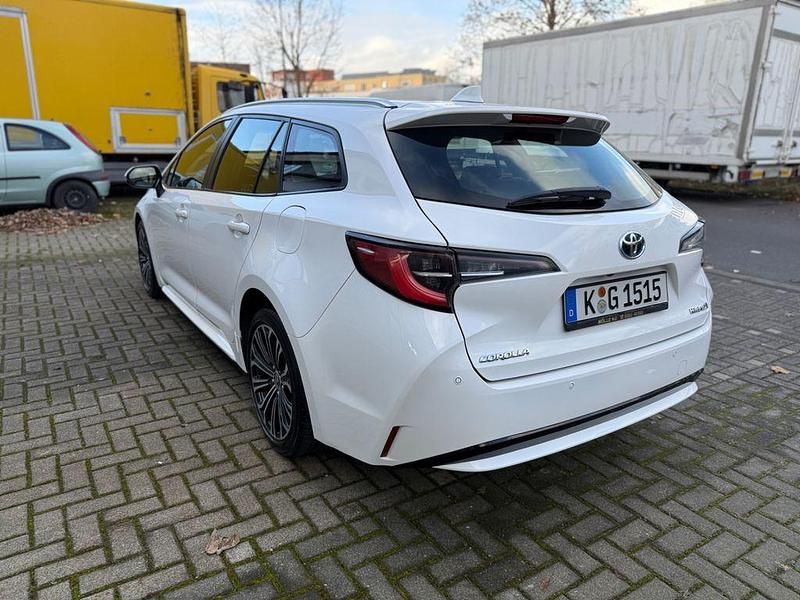 Gebraucht Toyota Corolla 98 PS (72 kW) 2022 Weiß Limousine