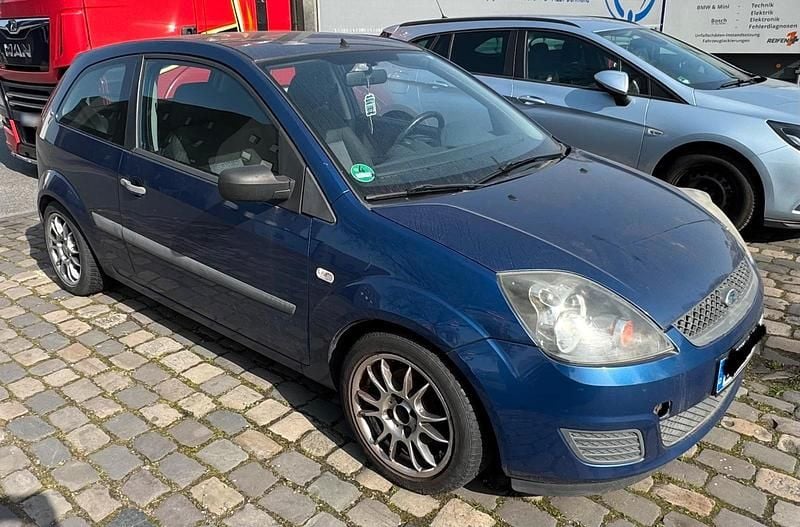 Gebraucht Ford Fiesta 80 PS (58 kW) 2007 Blau Kleinwagen