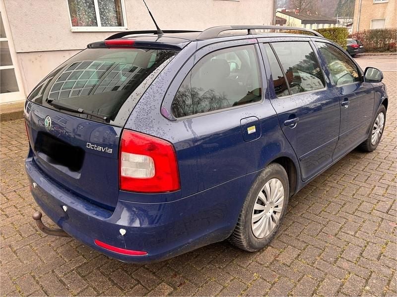 Gebraucht Skoda Octavia 140 PS (102 kW) 2011 Blau Kombi