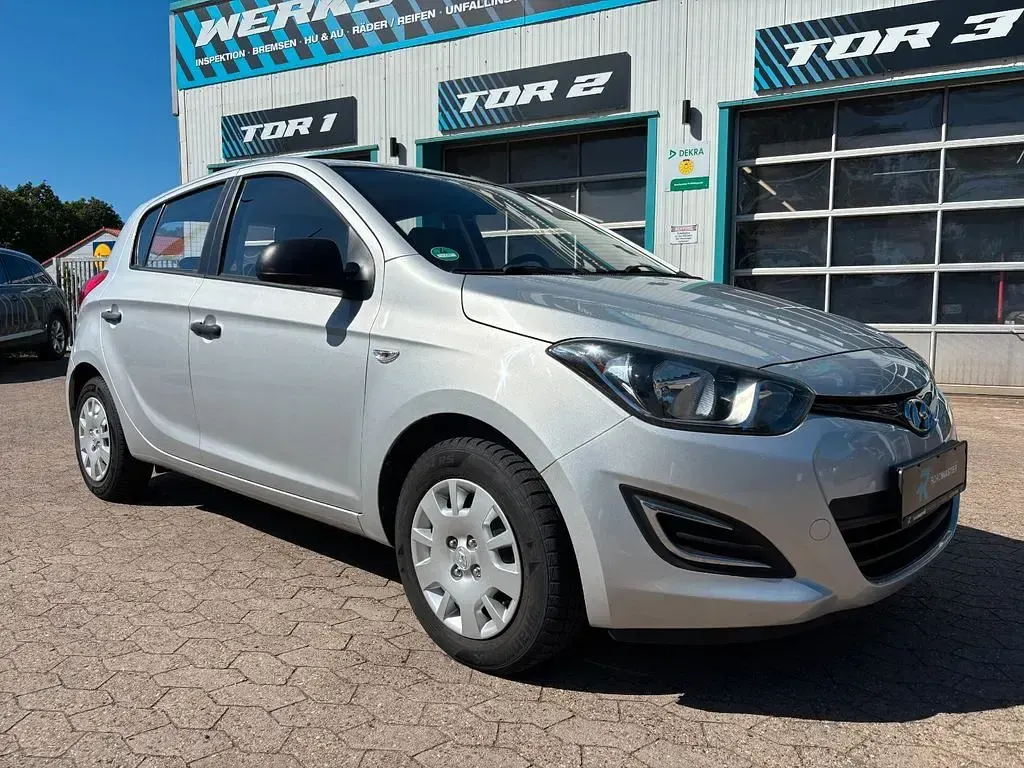 Gebraucht Hyundai i20 Edition 86 PS (63 kW) 2014 Silber Kleinwagen