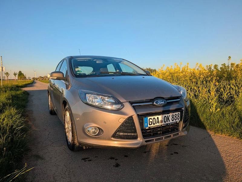 Używany Ford Focus Titanium 125 KM (91 kW) 2014 Szary Sedan/Limuzyna