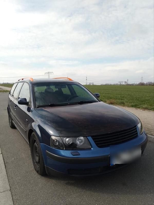 Blau Gebraucht 1997 VW Passat Kombi | 1.000 € (Fairer Preis) - Bild 1/4