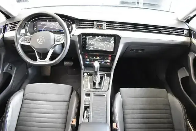 Używany VW Passat Elegance 150 KM (110 kW) 2023 Niebieski Kombi