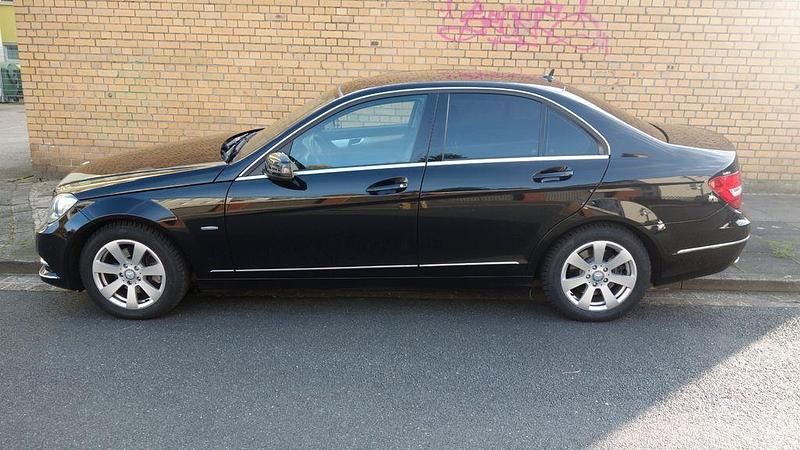 Gebraucht Mercedes C250 204 PS (150 kW) 2012 Schwarz Limousine