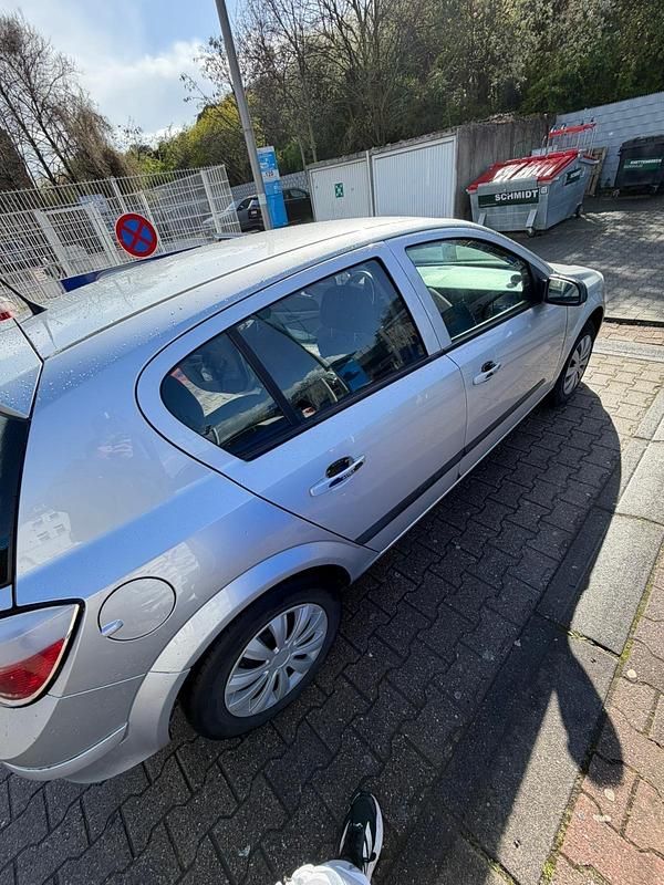 Gebraucht Opel Astra 90 PS (66 kW) 2008 Silber Kleinwagen