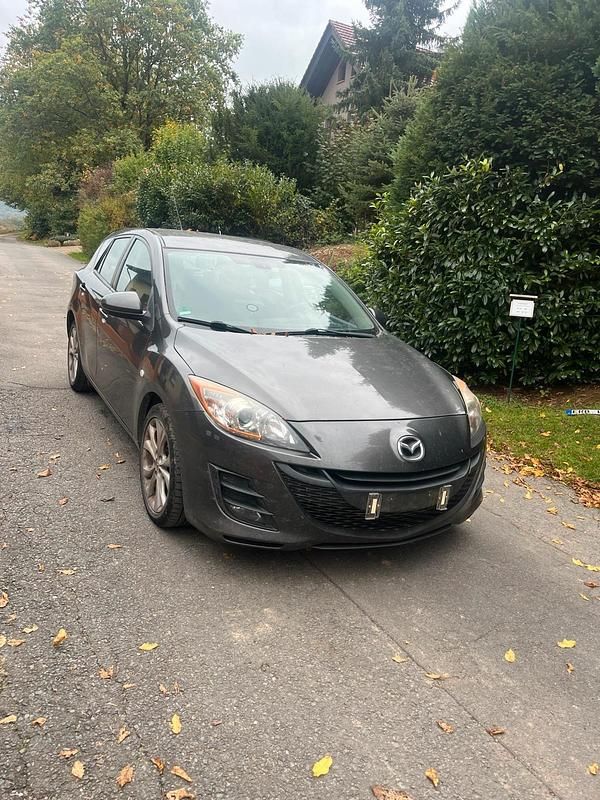 Grau Gebraucht 2009 Mazda 3 Limousine | 3.900 € (Etwas zu teuer) - Bild 1/4