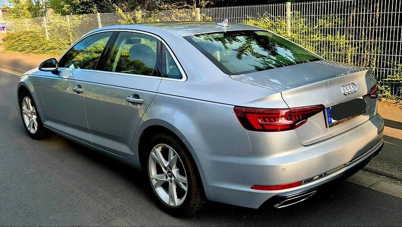 Gebraucht Audi A4 Design 190 PS (139 kW) 2019 Grau Limousine