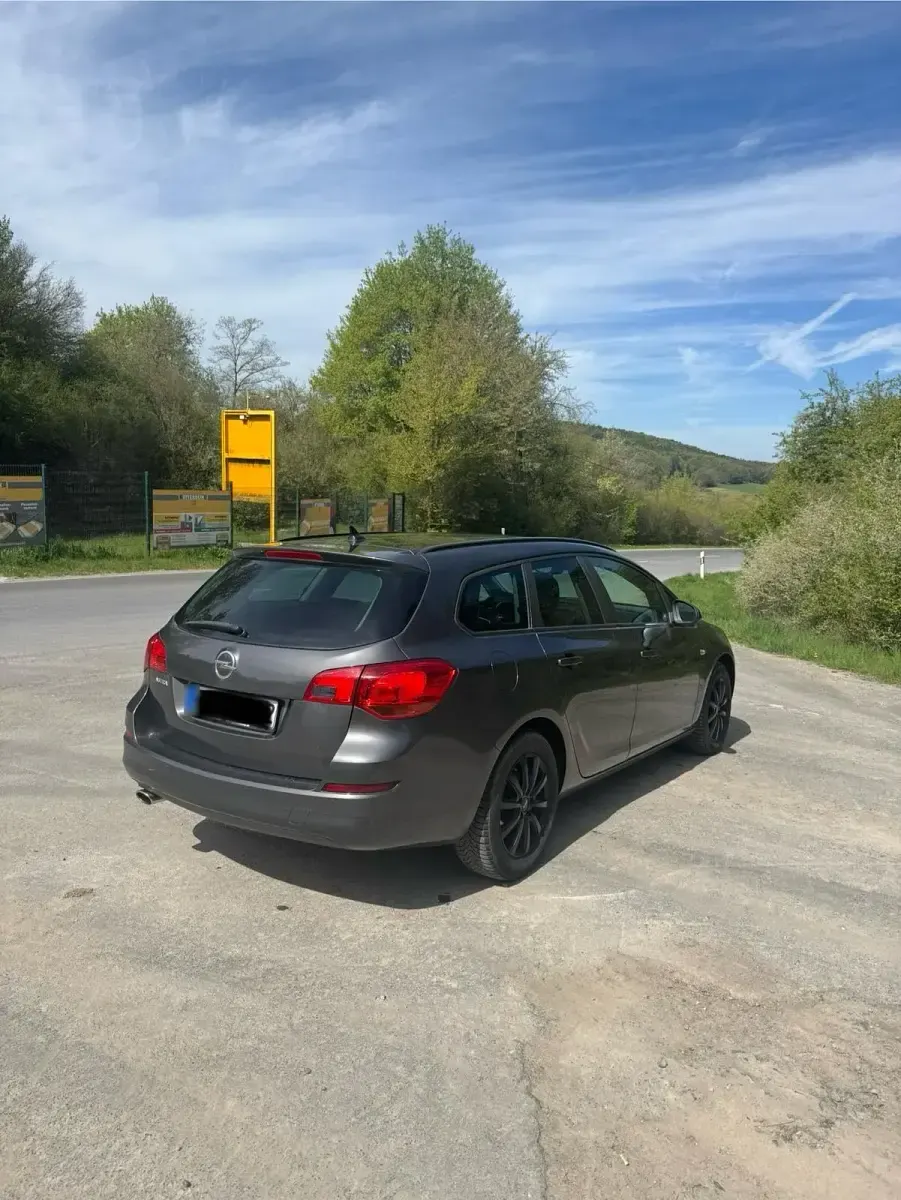 Gebraucht Opel Astra 120 PS (88 kW) 2012 Grau Kombi