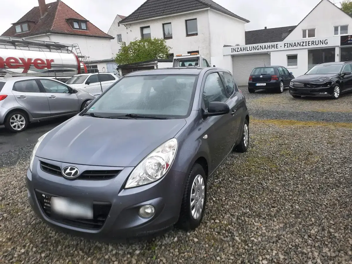 Gebraucht Hyundai i20 81 PS (59 kW) 2010 Grau Kleinwagen