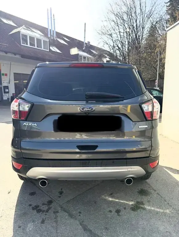 Gebraucht Ford Kuga Trend 182 PS (133 kW) 2018 Grau SUV