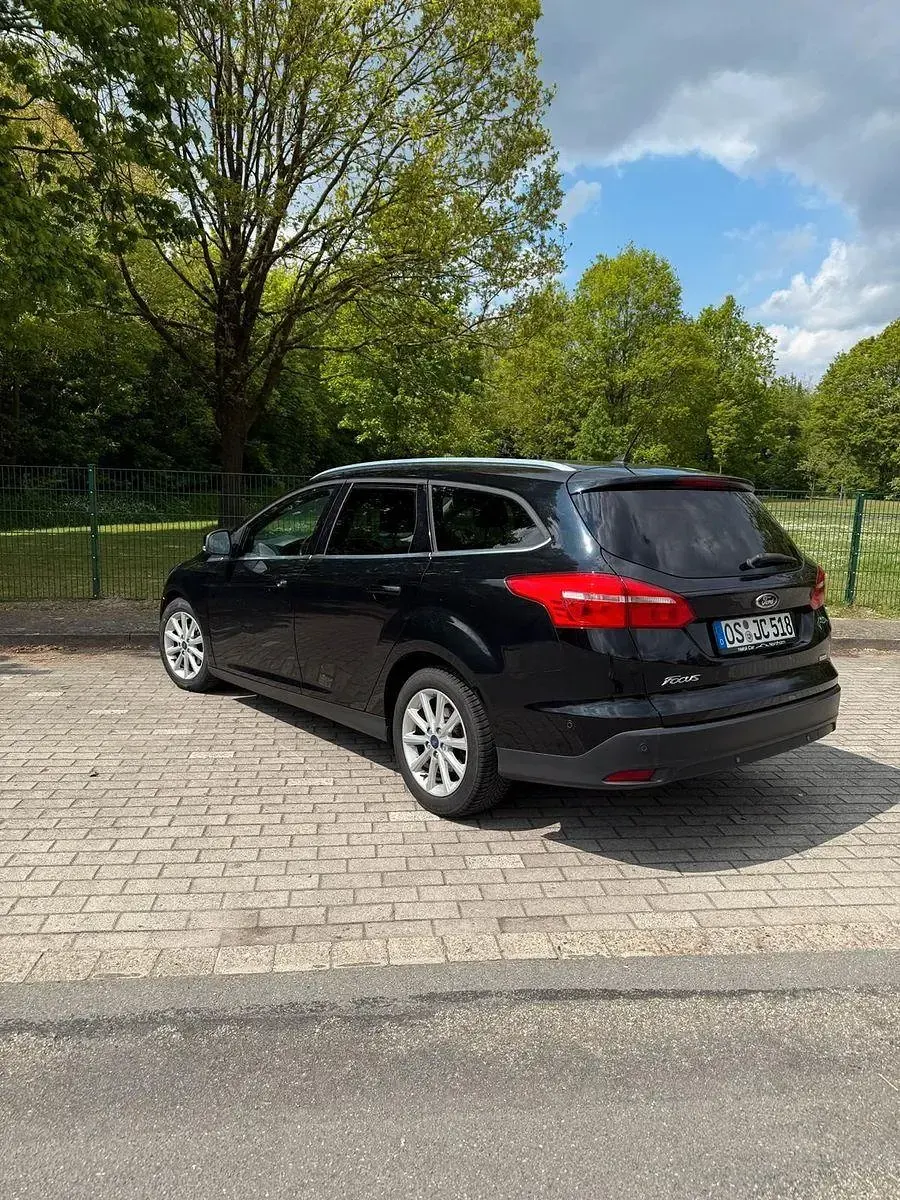 Usado Ford Focus 125 CV (91 kW) 2017 Negro Familiar