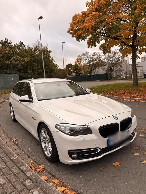 Weiß Gebraucht 2016 BMW 525 Comfort Edition Kombi | 14.300 € (Fairer Preis) - Bild 1/4