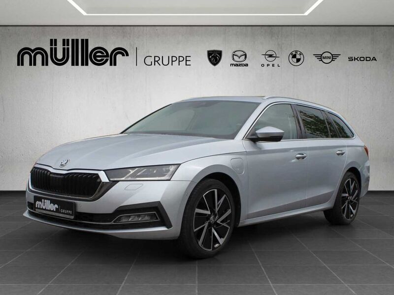 Brilliantsilber metallic Gebraucht 2021 Skoda Octavia First Edition Kombi | 21.990 € (Fairer Preis) - Bild 1/4