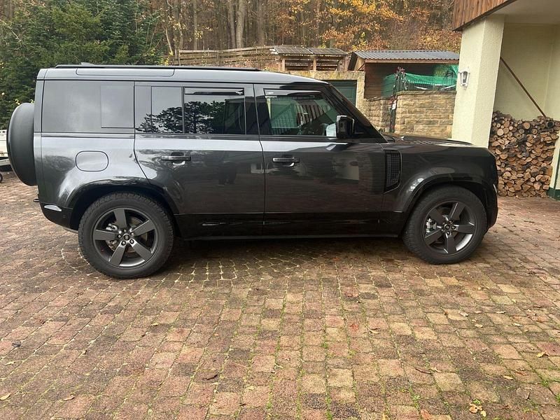 Grau Gebraucht 2025 Land Rover Defender S SUV | 91.500 € - Bild 1/4