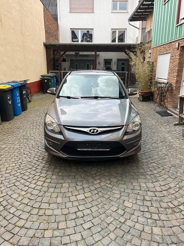Gebraucht Hyundai i30 109 PS (80 kW) 2011 Grau Kleinwagen