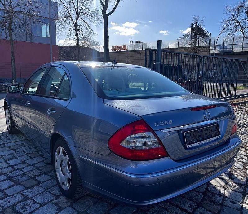 Gebraucht Mercedes E280 231 PS (169 kW) 2006 Blau Limousine