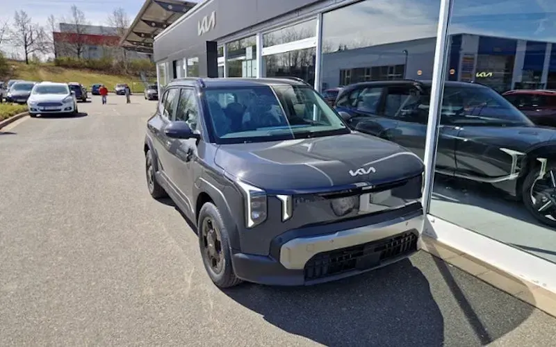 Neu Kia EV2 Air 108 kW (147 PS) 2026 Grau SUV