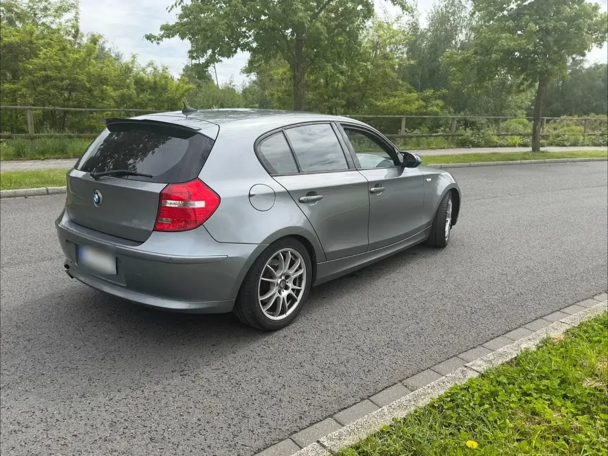 Gebraucht BMW 118 143 PS (105 kW) 2009 Grau Kleinwagen
