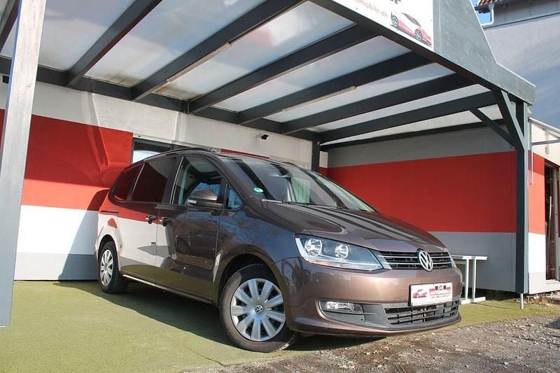 Gebraucht VW Sharan Trendline 140 PS (102 kW) 2011 Braun Van / Kleinbus