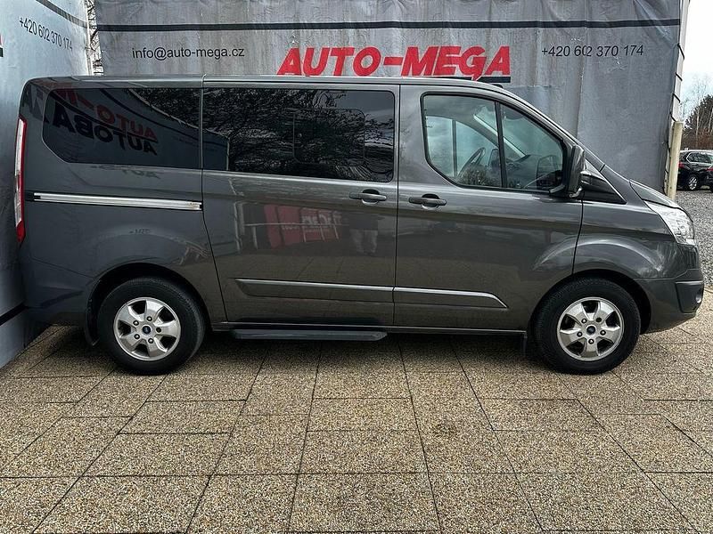 Gebraucht Ford Tourneo 131 PS (96 kW) 2017 Grau Van / Kleinbus