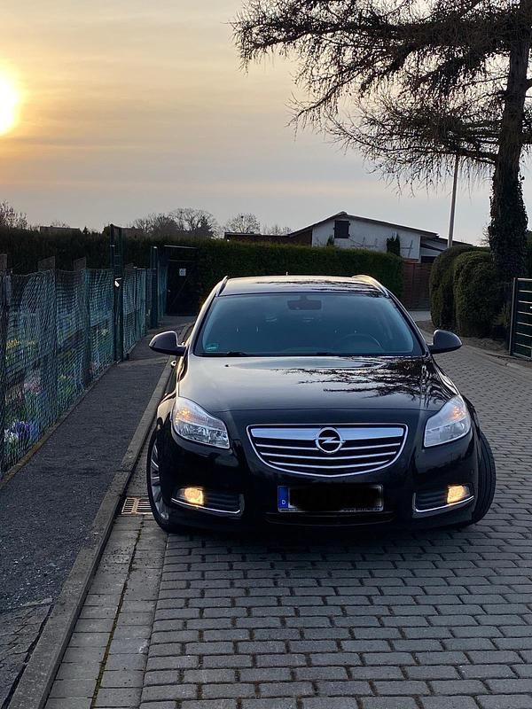 Gebraucht Opel Insignia 131 PS (96 kW) 2012 Braun Kombi