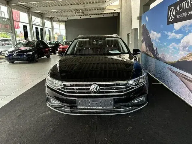 Gebraucht VW Passat Elegance 200 PS (147 kW) 2023 Schwarz perleffekt Kombi
