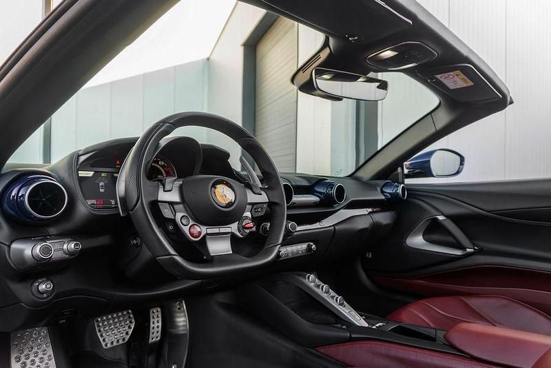 Second-hand Ferrari 812 799 CP (587 kW) 2023 Albastru Cabrio