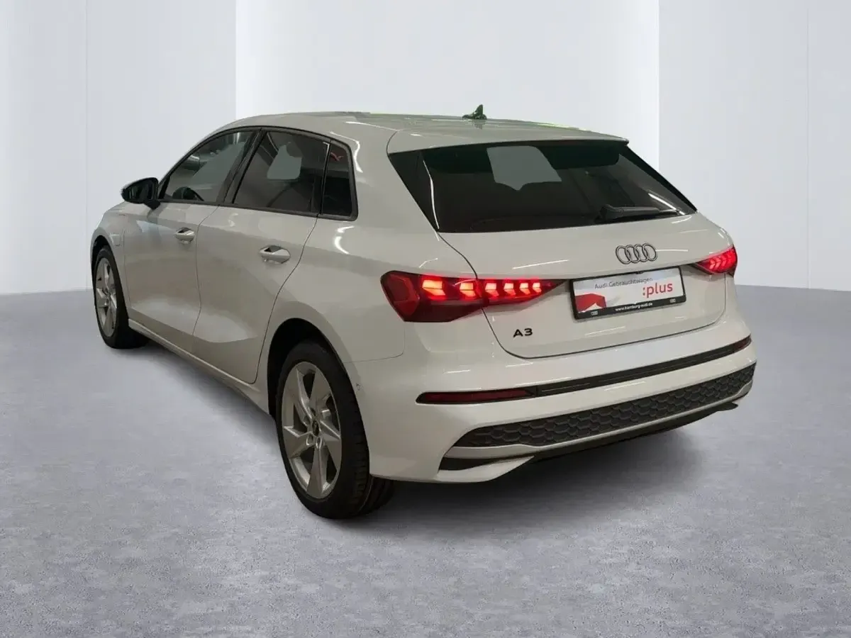 Gebraucht Audi A3 Sportback e-tron Advanced Plus 204 PS (150 kW) 2025 Gletscherweiß metallic Kleinwagen