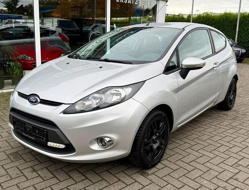 Silber Gebraucht 2012 Ford Fiesta Champions Edition Kleinwagen | 3.400 € (Fairer Preis) - Bild 1/4