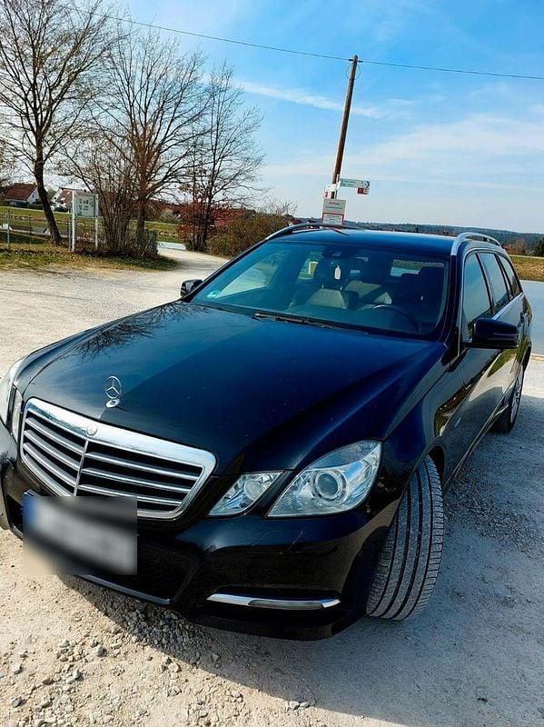 Gebraucht Mercedes E250 Avantgarde 204 PS (150 kW) 2011 Schwarz Kombi