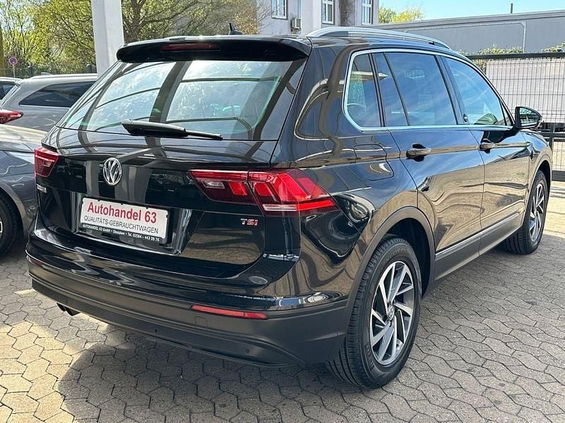Second-hand VW Tiguan Sound 150 CP (110 kW) 2017 Negru SUV